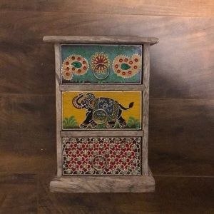 Jewelry box